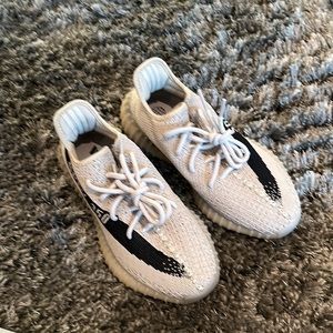 Yeezy no box great condition